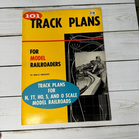 Lot of 2 Easy-To-Build Model Railroad Structures 101 Track Plans Model Railroads - Picture 3 of 8